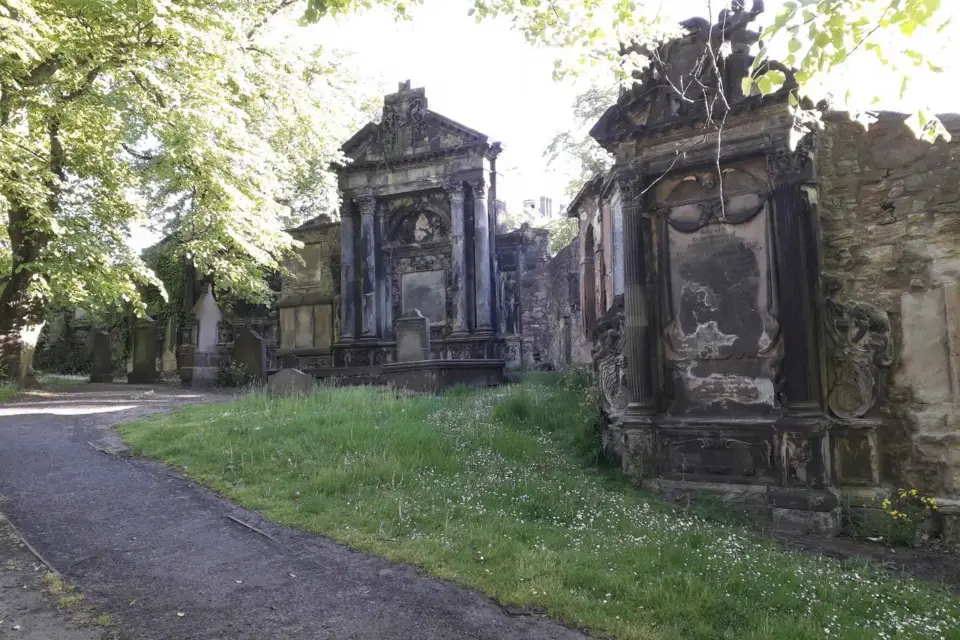 Edimburgo Visita a Greyfriars Kirkyard