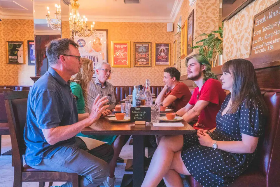 Edimburgo: Visita guiada a pie y cata de whisky