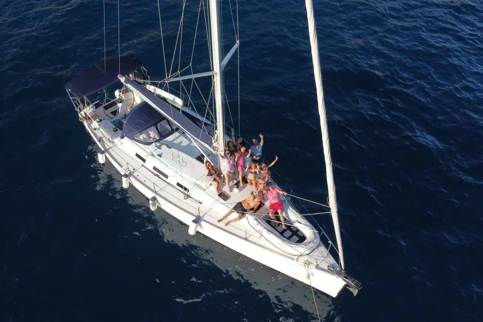 Barcelona 2h tour privado en velero con Patrón local