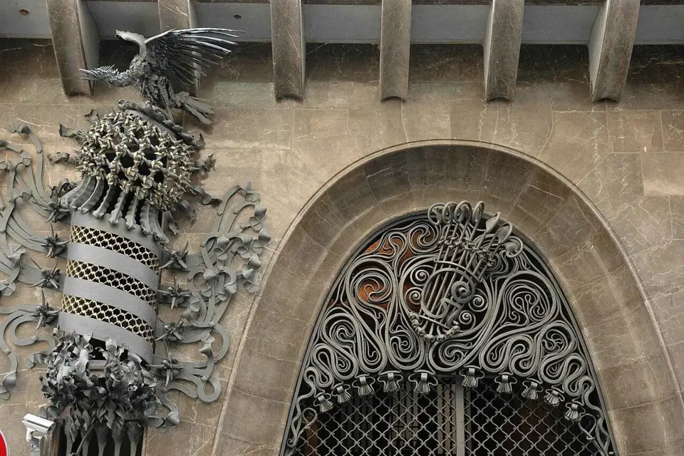 Adéntrate en el Palau Güell: tour a pie guiado