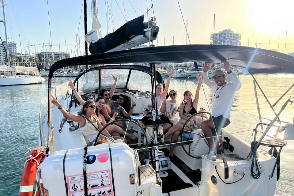 Aventure nautique à Barcelone : Explorer, naviguer et s'amuser