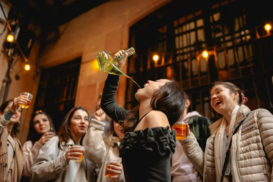 Barcelona: El Born Tour a pie con tapas y bebidas