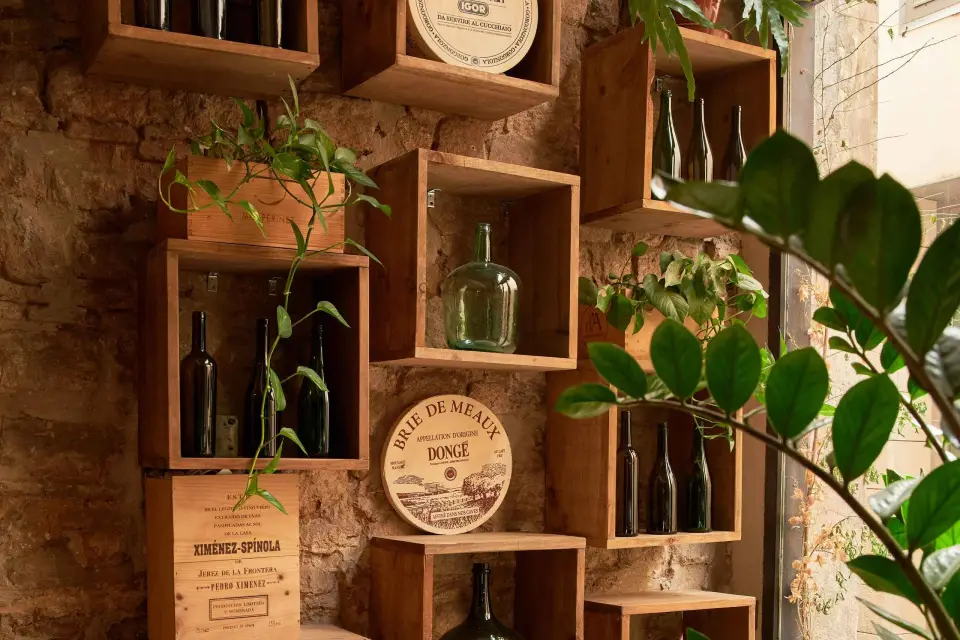 Barcelona: Cata de vinos y cena maridaje de tapas de 5 platos