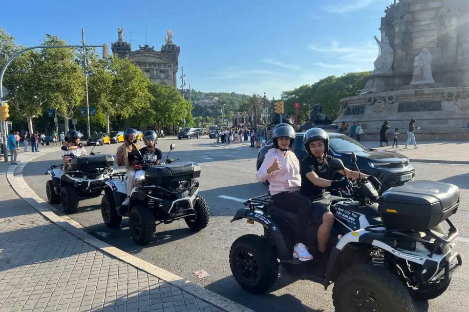 Barcelona: City Sights Electric Quad Tour (Se requiere licencia)