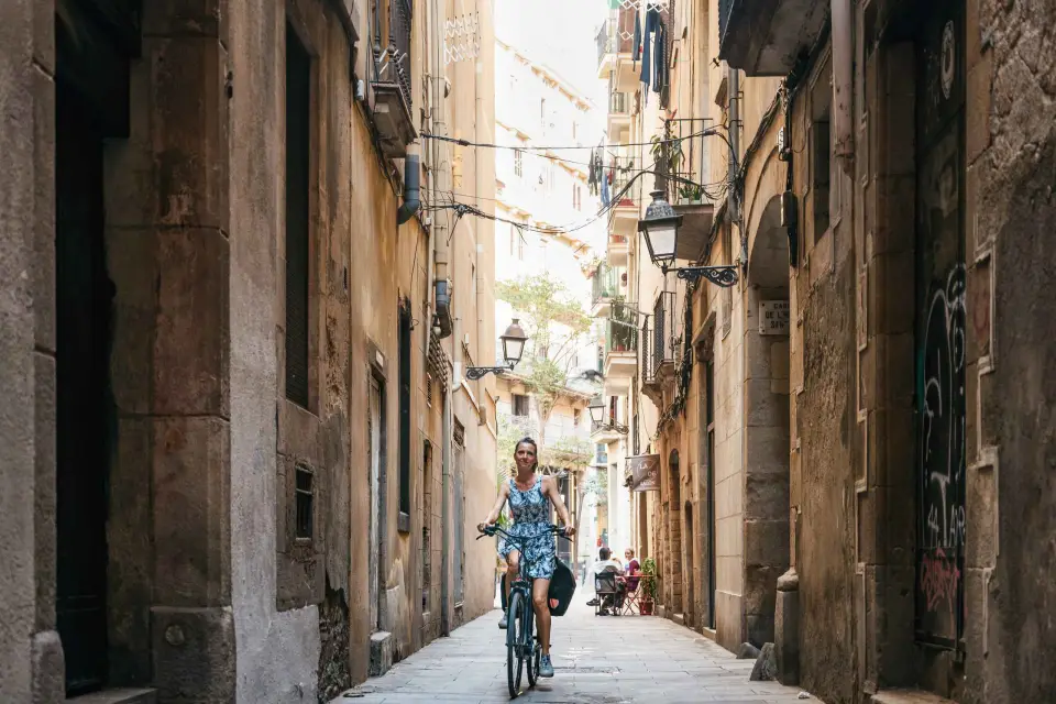 Barcelona: ciudad y Sagrada Familia en bici o bici eléctrica