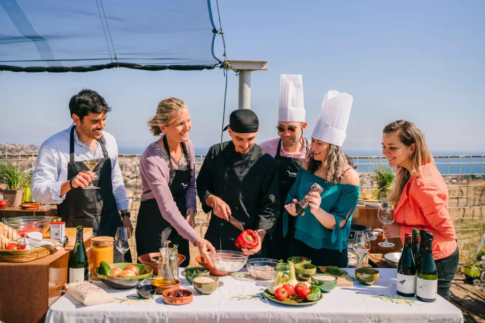 Barcelona: Clase de Cocina de Paella y Visita a la Bodega Alella