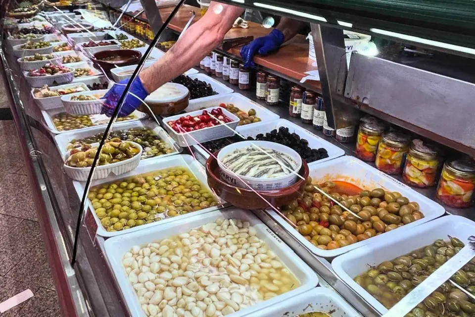 Comida o Cena de Tapas en Barcelona: Comida y Felicidad