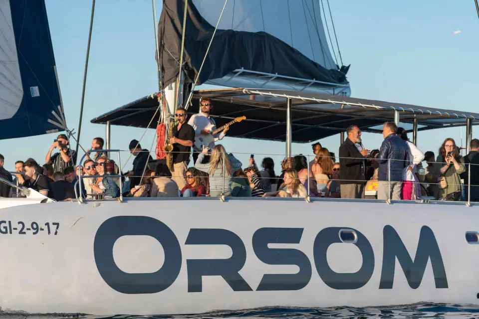 Barcelona: crucero en catamarán con música jazz en directo