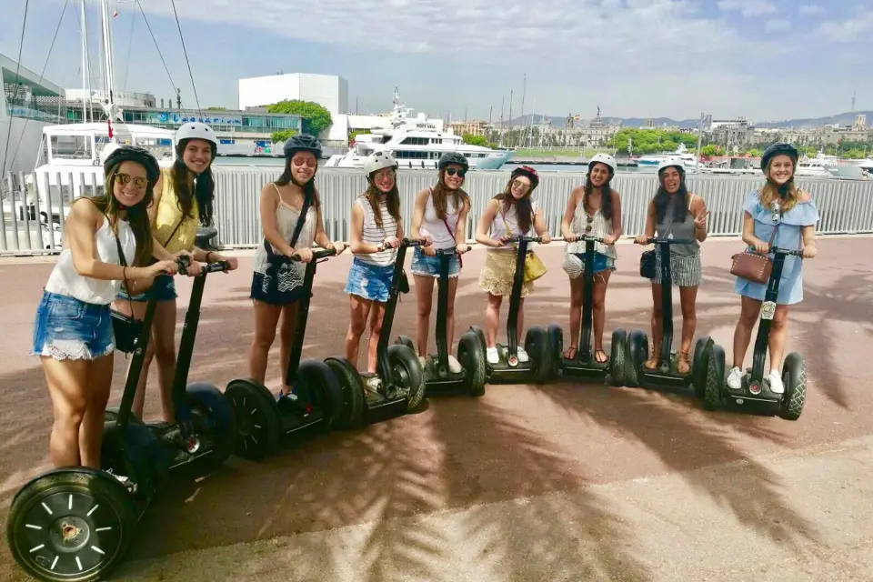 Descubre Barcelona con un tour en Segway guiado