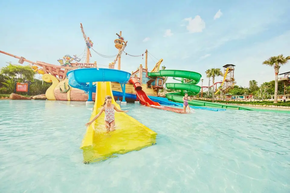 Barcelona: entrada 1 día al Caribe Aquatic Park con traslado