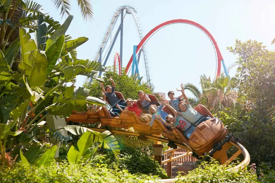 Desde Barcelona: Entrada y Traslado Parque Temático PortAventura