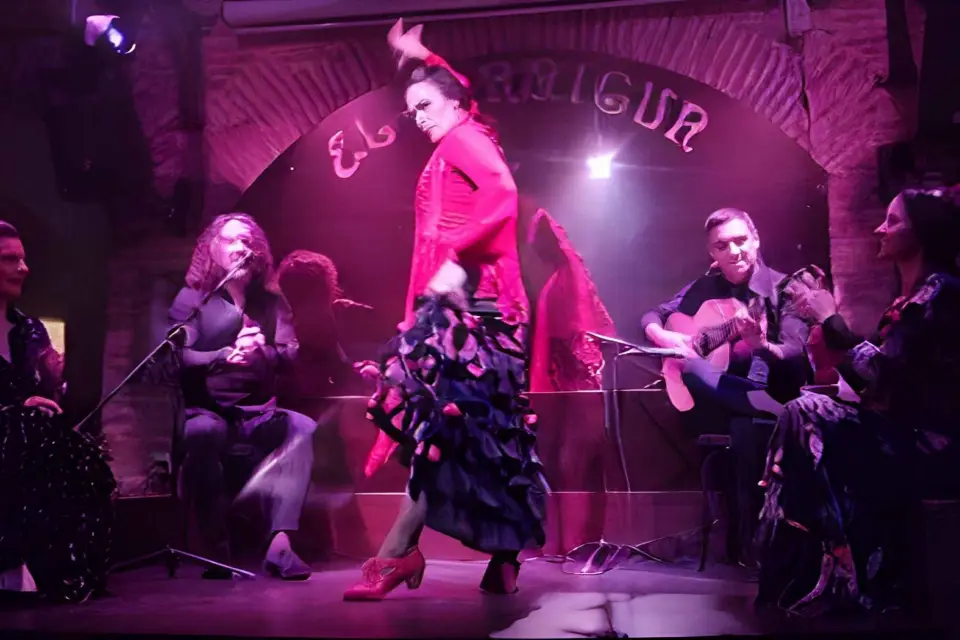 Barcelona: Espectáculo Flamenco Exclusivo en El Paraigua con Bebida