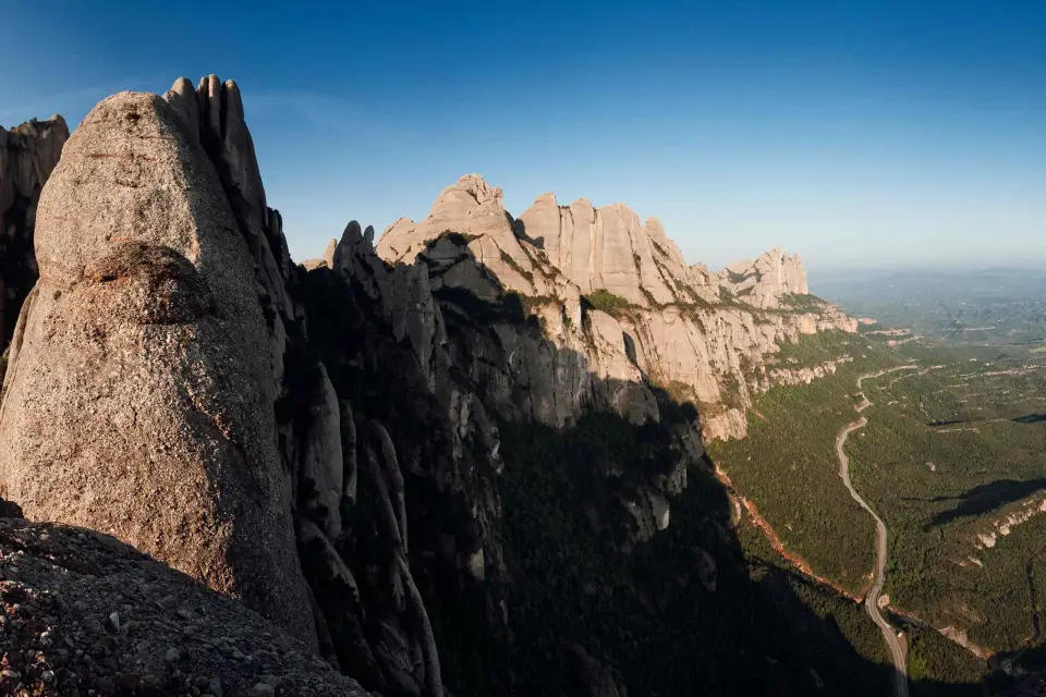 De Barcelone: excursion d'une journée à Montserrat avec randonnée guidée