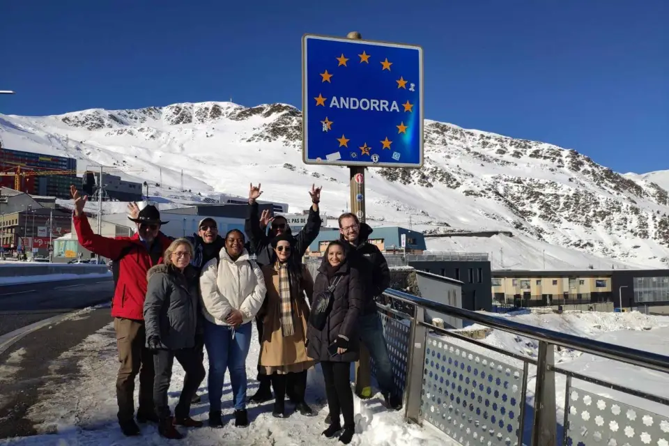 Barcelona: Excursión de un día con guía a Andorra, Francia y España