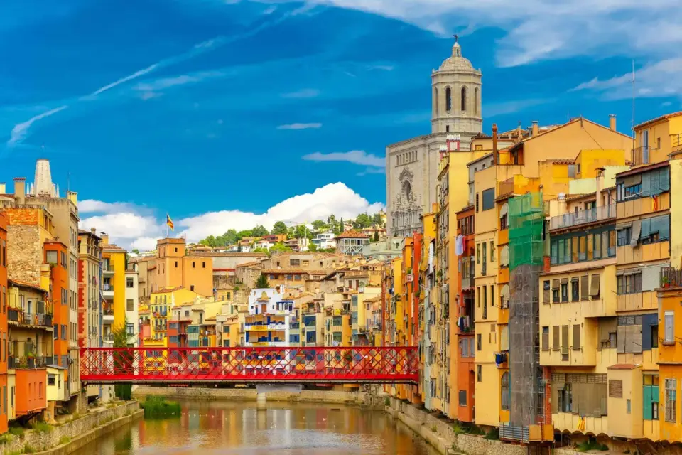 Desde Barcelona: excursión a Girona, Figueres y Cadaqués