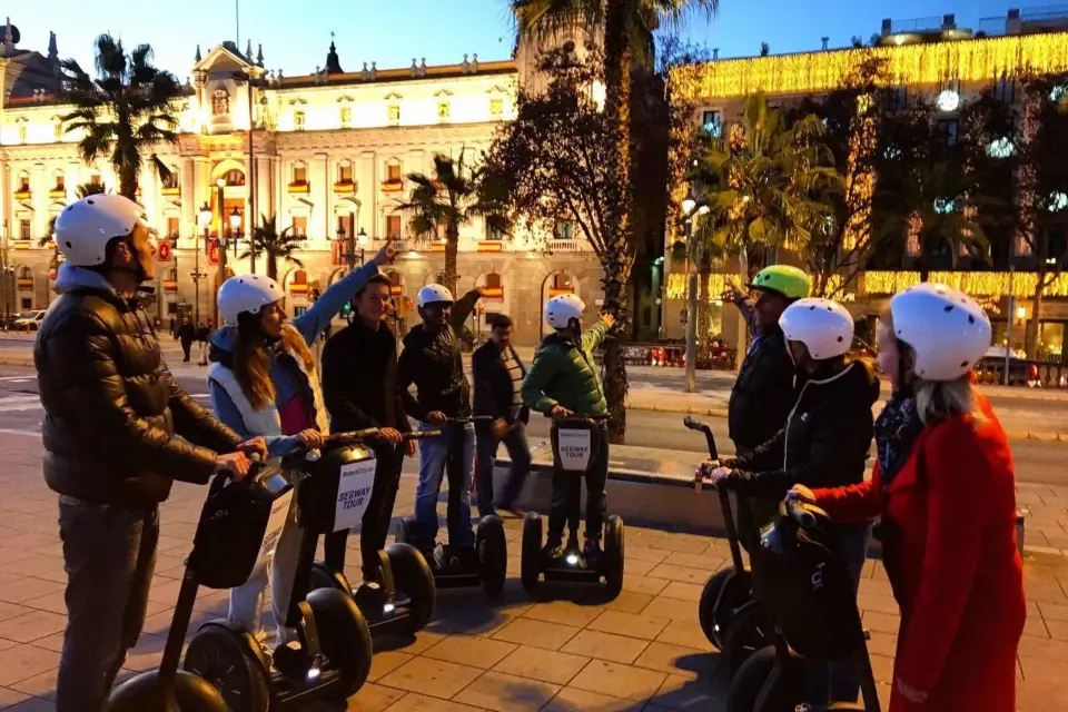 Barcelona: Excursión nocturna en Segway en grupo de 2 horas