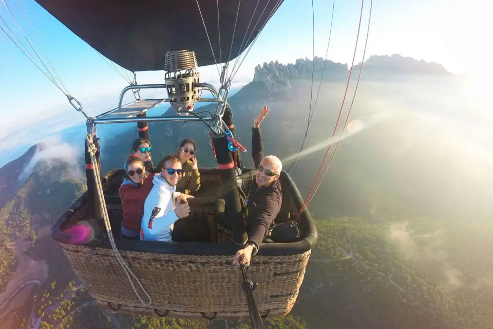 Barcelona: Experiencia en Globo y Monasterio de Montserrat