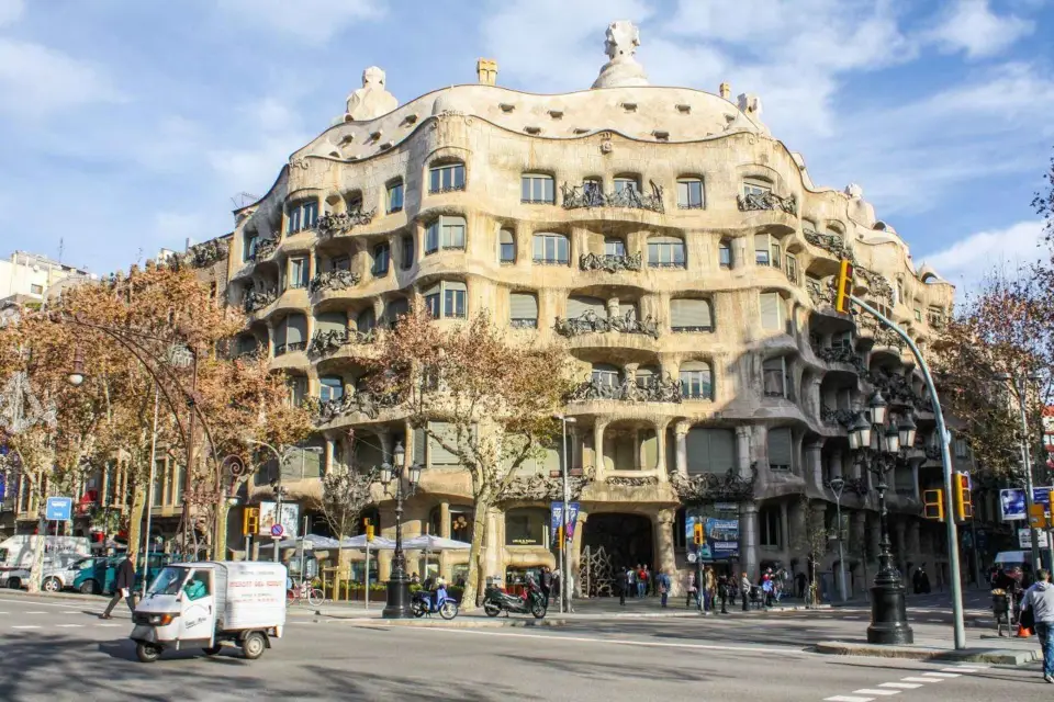Explora Barcelona con un Actor Guía: Rosa Gaudí