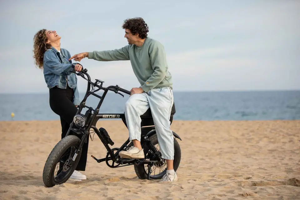 Barcelone : Location de vélos électriques, explorez la ville en un clin d'œil