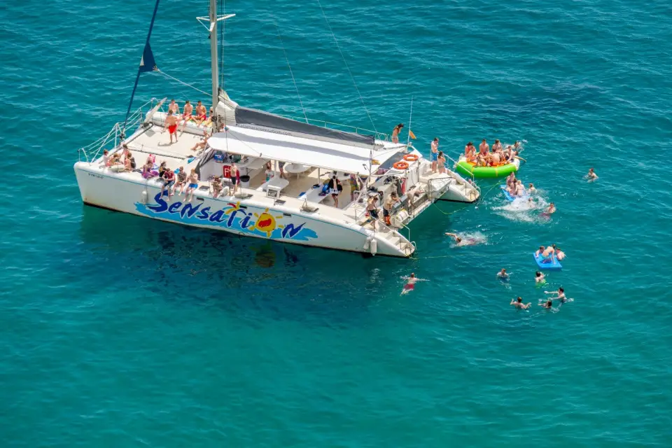 Fiesta en catamarán Sensation Barcelona
