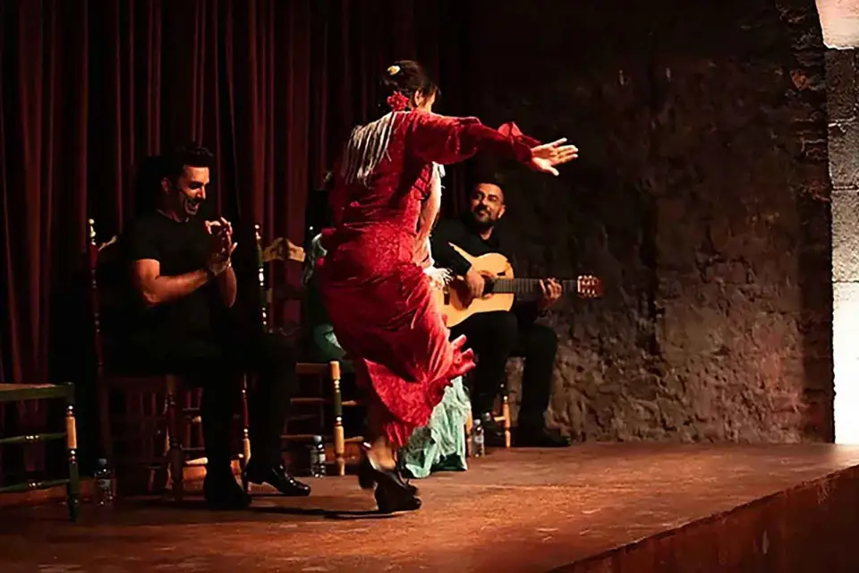 Barcelona: Flamenco y tour a pie con tapas en El Born
