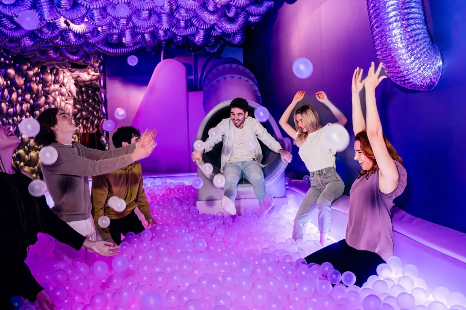 Barcelona: Instalación artística interactiva de IKONO