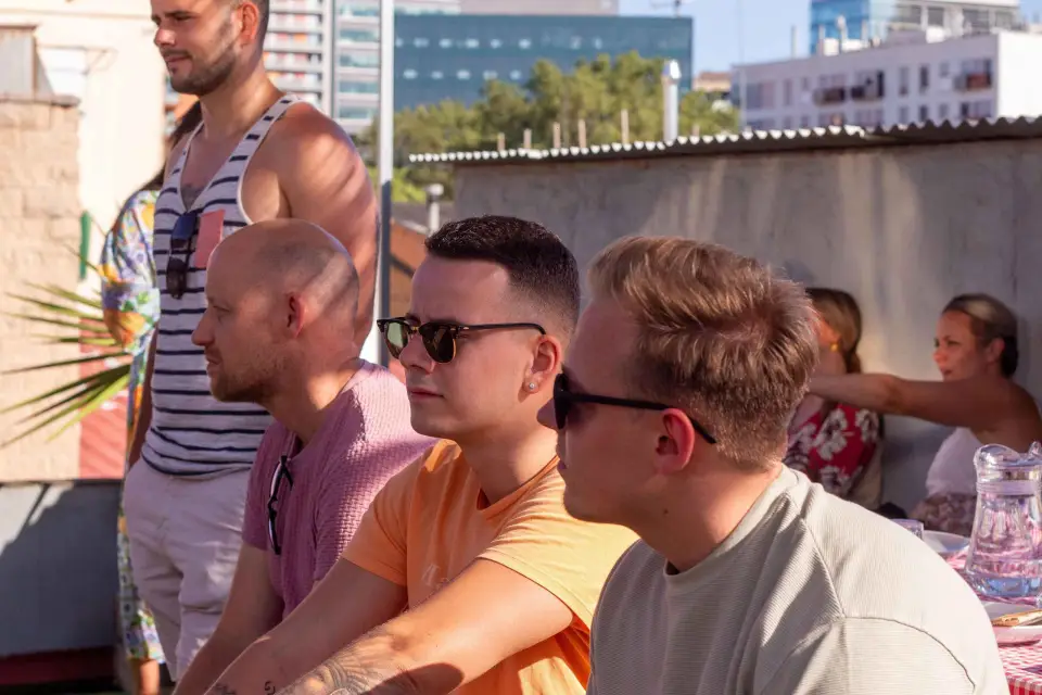 Barcelona: Lección de cocina de paella en la terraza del tejado
