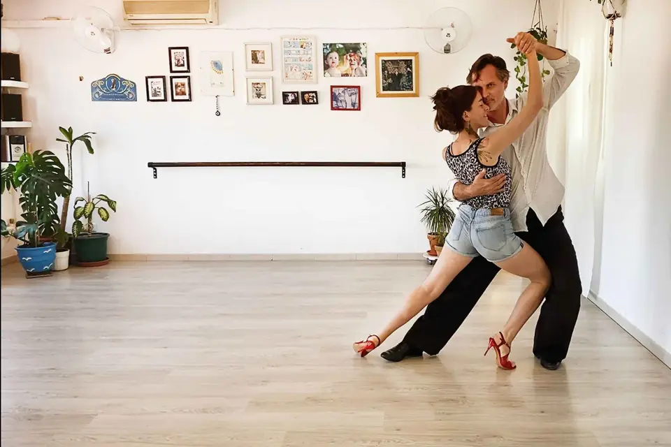 Barcelona: Lección de Tango en la Azotea con Bebidas y Vídeos