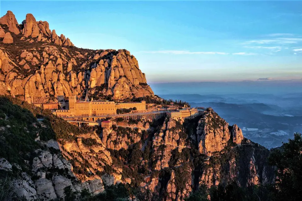 Desde Barcelona: Monasterio de Montserrat, Caminata Fácil, Teleférico