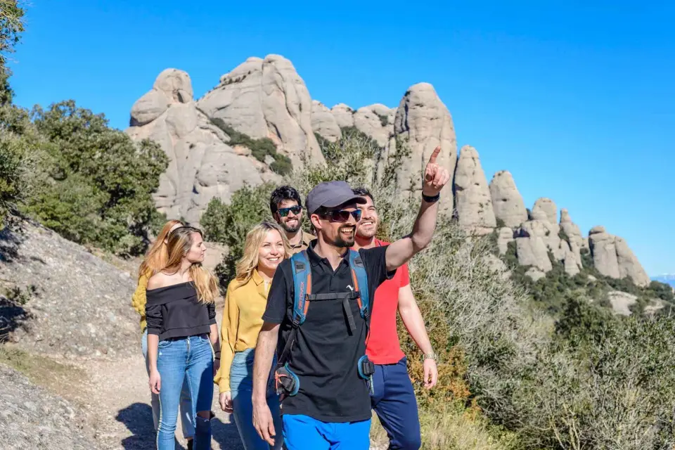 Desde Barcelona: Monasterio de Montserrat y Senderismo