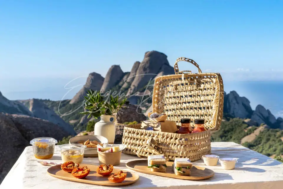 Barcelona: Montserrat Senderismo y Picnic Gourmet