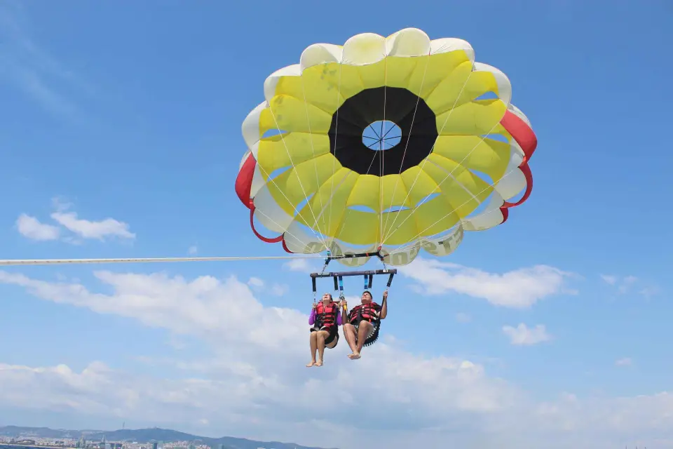 Barcelona: Parasailing con Vistas Panorámicas de 360º del Skyline