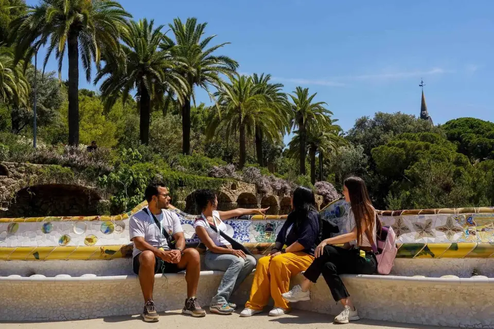 Barcelona: Park Güell Visita guiada a pie y ticket de entrada