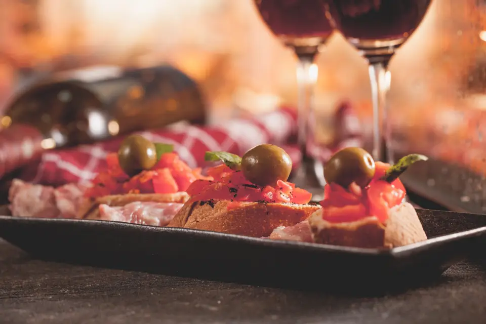 Paseo por El Born con cena de tapas y espectáculo flamenco