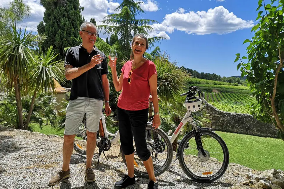 Penedès: Ruta Autoguiada en Bicicleta con Visita a Bodegas