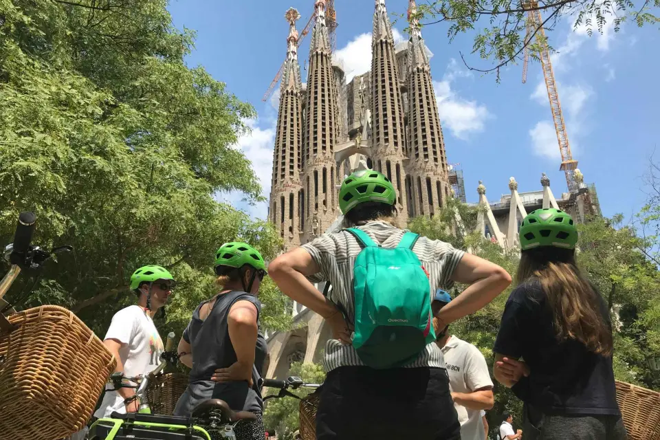 Barcelona: Recorrido de 2,5 horas en bici o bicicleta eléctrica por el Camino de Gaudí