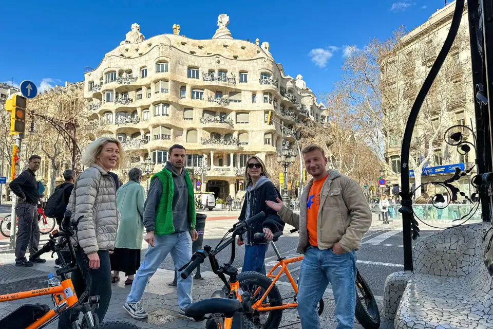 Barcelona: Sagrada Familia y lugares destacados Visita guiada en e-Bike