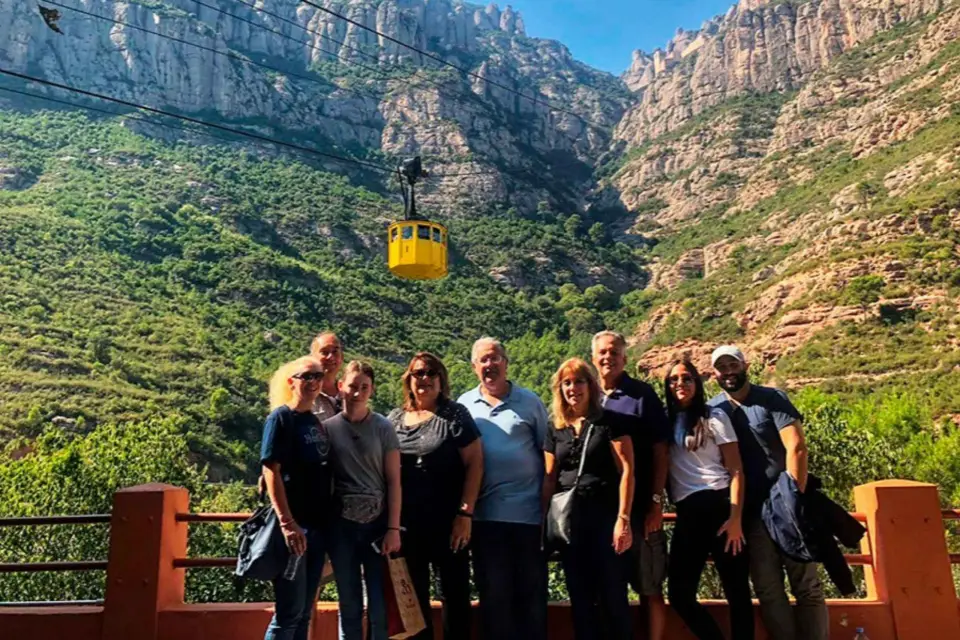 Barcelona: Sagrada Familia y Montserrat - Día completo con servicio de recogida