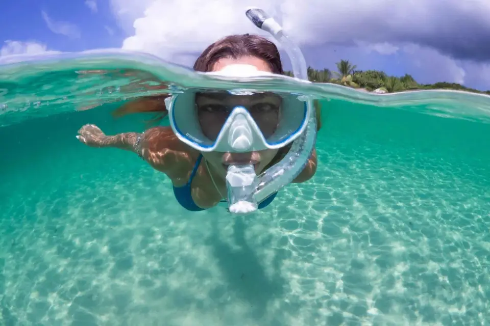 Snorkel guiado en la playa de Barcelona