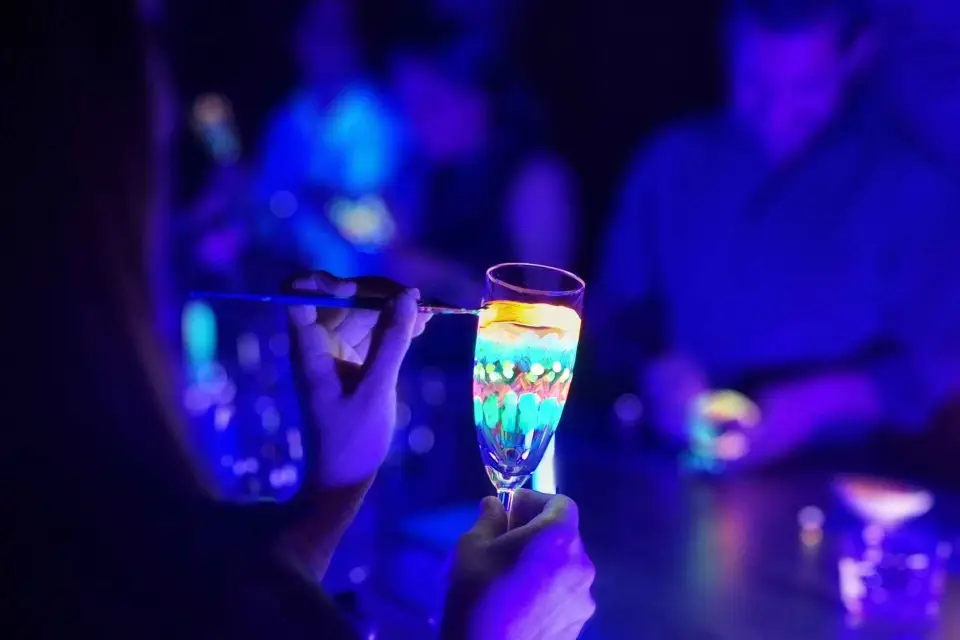 Barcelona: Taller de coctelería - Make Shake Cook & Paint