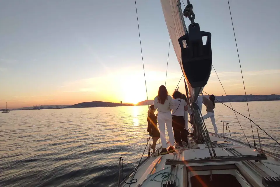 Tour en barco privado, Barcelona, Badalona : ¡bebidas y aperitivos!