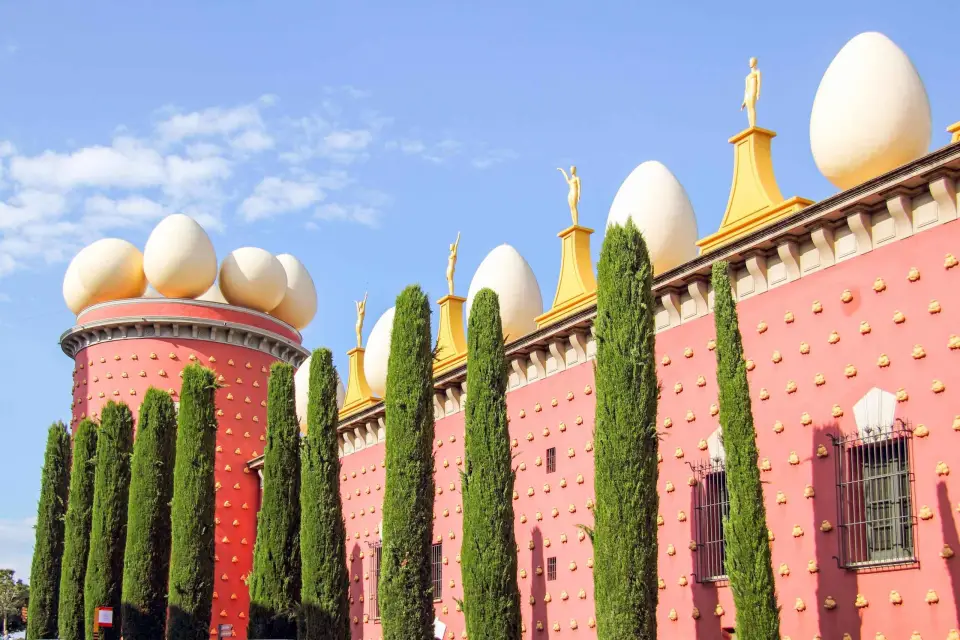 Desde Barcelona: tour a Girona, Figueras y Museo Dalí