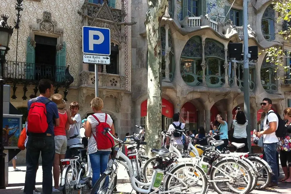 Barcelona: Tour Privado de 5 Barrios en Bicicleta Eléctrica