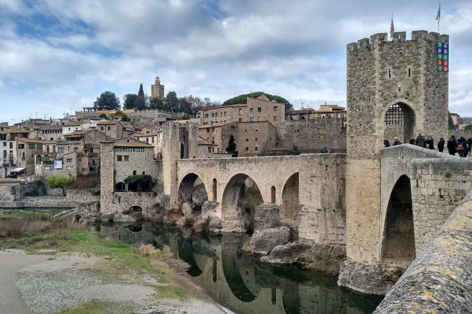 Desde Barcelona: Tour Privado de Besalú y Ciudades Medievales