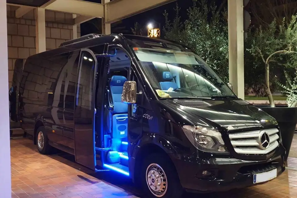 Barcelona: Tour privado de la ciudad 1-16 pasajeros