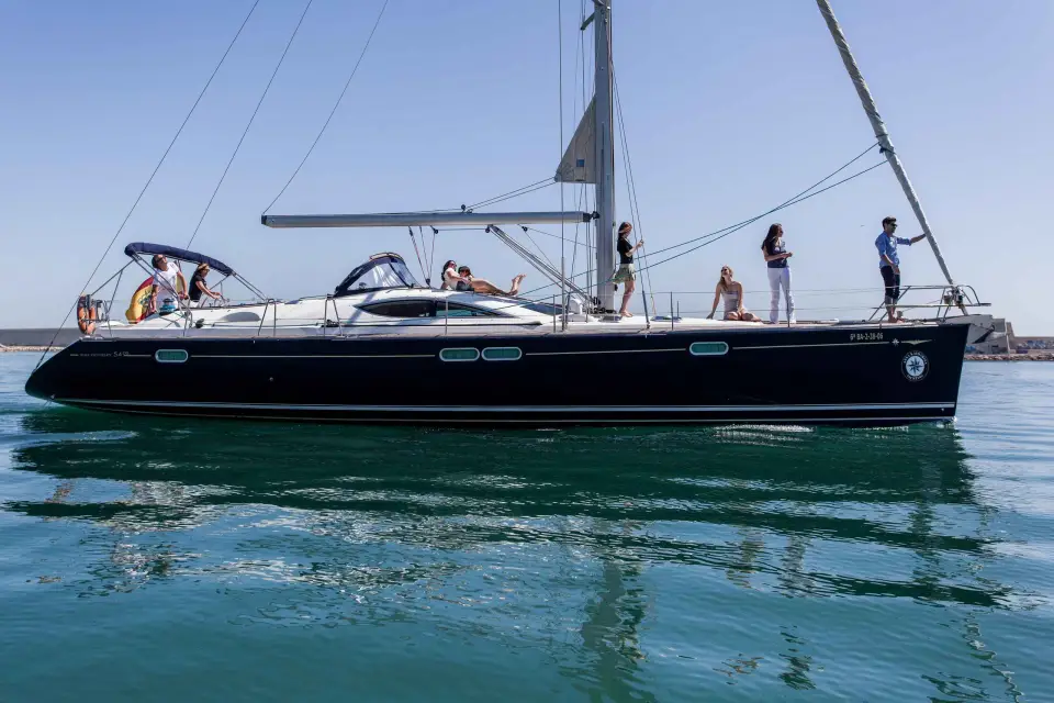 Barcelona: Tour privado en velero de lujo