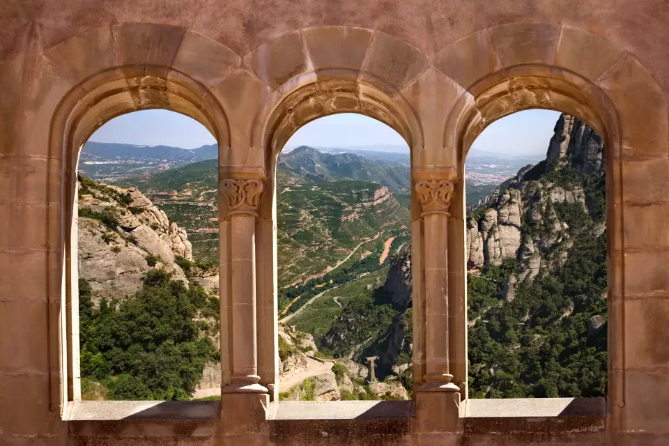 Trekking por Montserrat y visita al monasterio