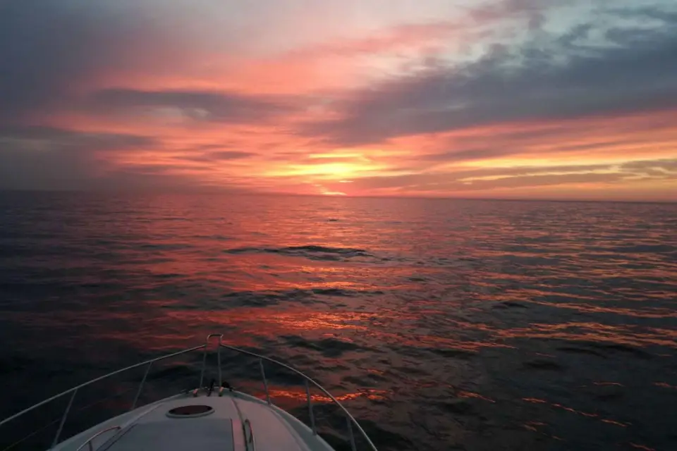 Vela al Amanecer en Barcelona. El mejor comienzo del día