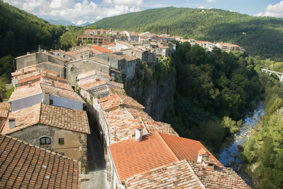 Excursión a Vic, Besalú, Santa Pau y Castellfollit de la Roca