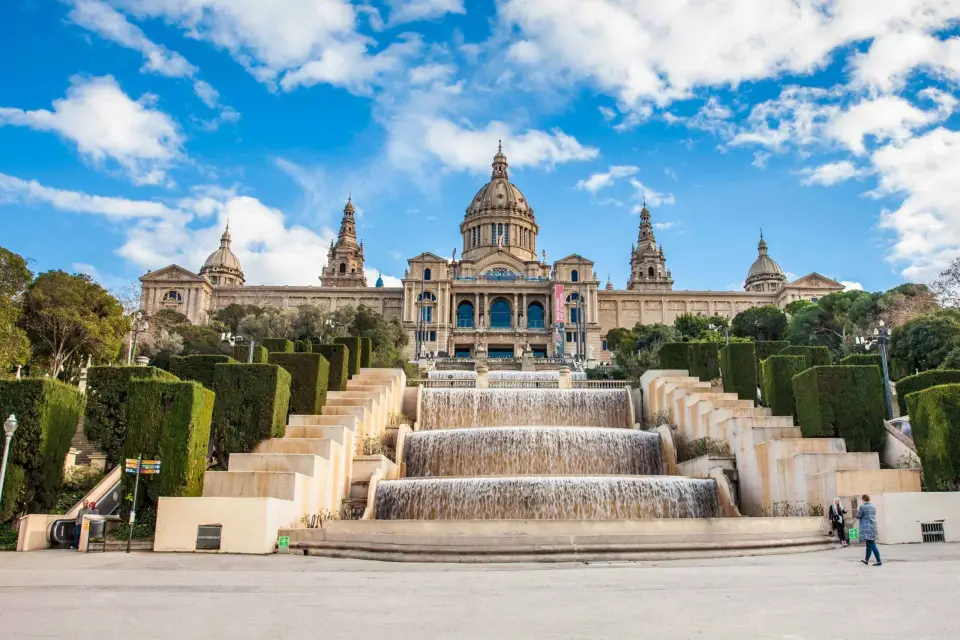 Visita sin colas al Museo Nacional de Arte y Poble Espanyol